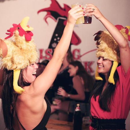 Rising Cock Party Hostel ลากอส ภายนอก รูปภาพ