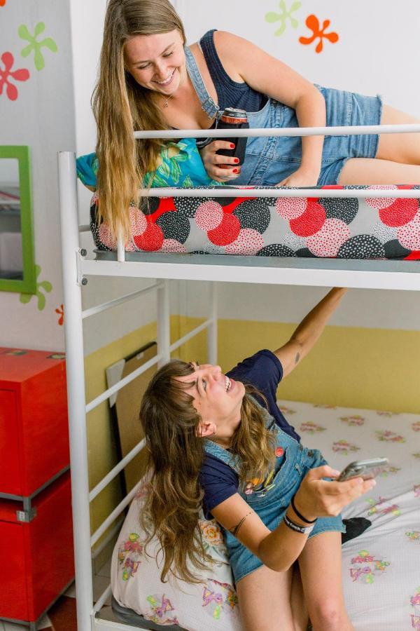 Rising Cock Party Hostel ลากอส ภายนอก รูปภาพ
