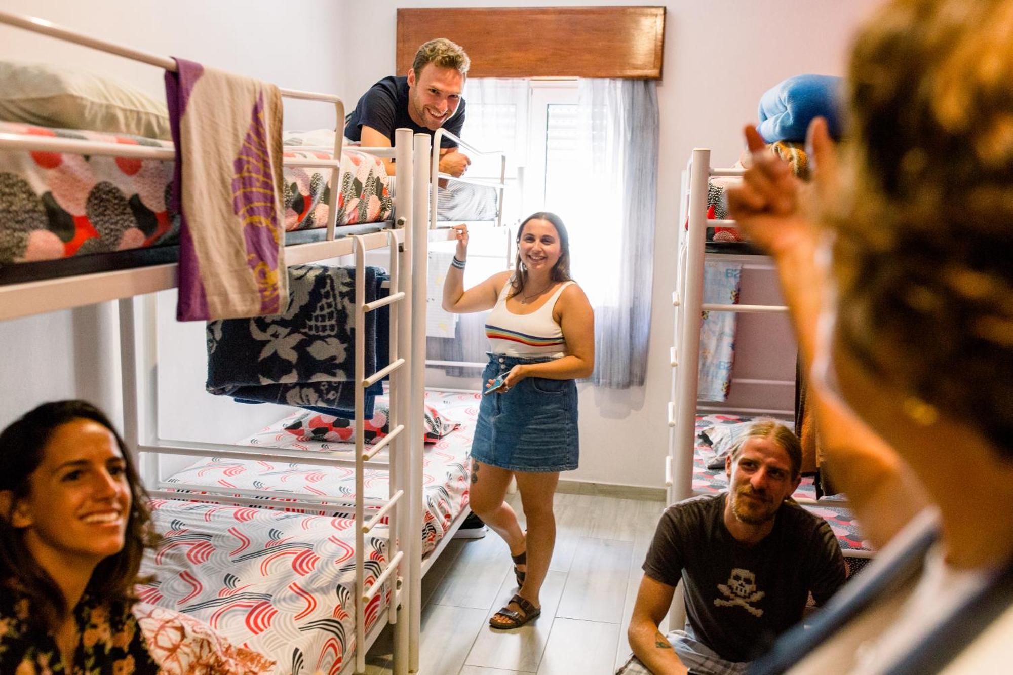 Rising Cock Party Hostel ลากอส ห้อง รูปภาพ