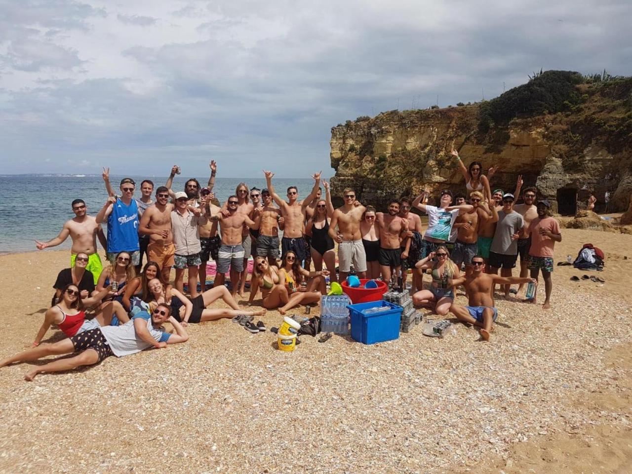 Rising Cock Party Hostel ลากอส ภายนอก รูปภาพ