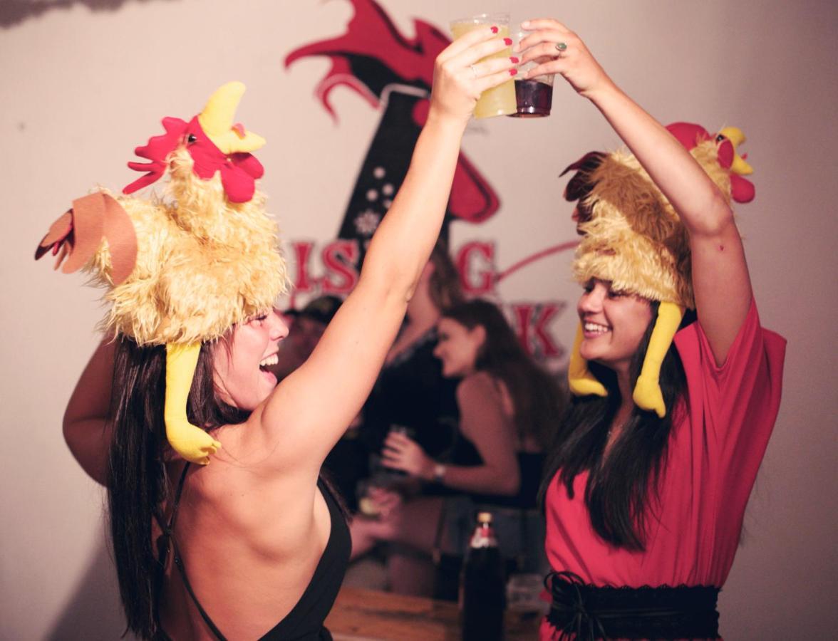 Rising Cock Party Hostel ลากอส ภายนอก รูปภาพ