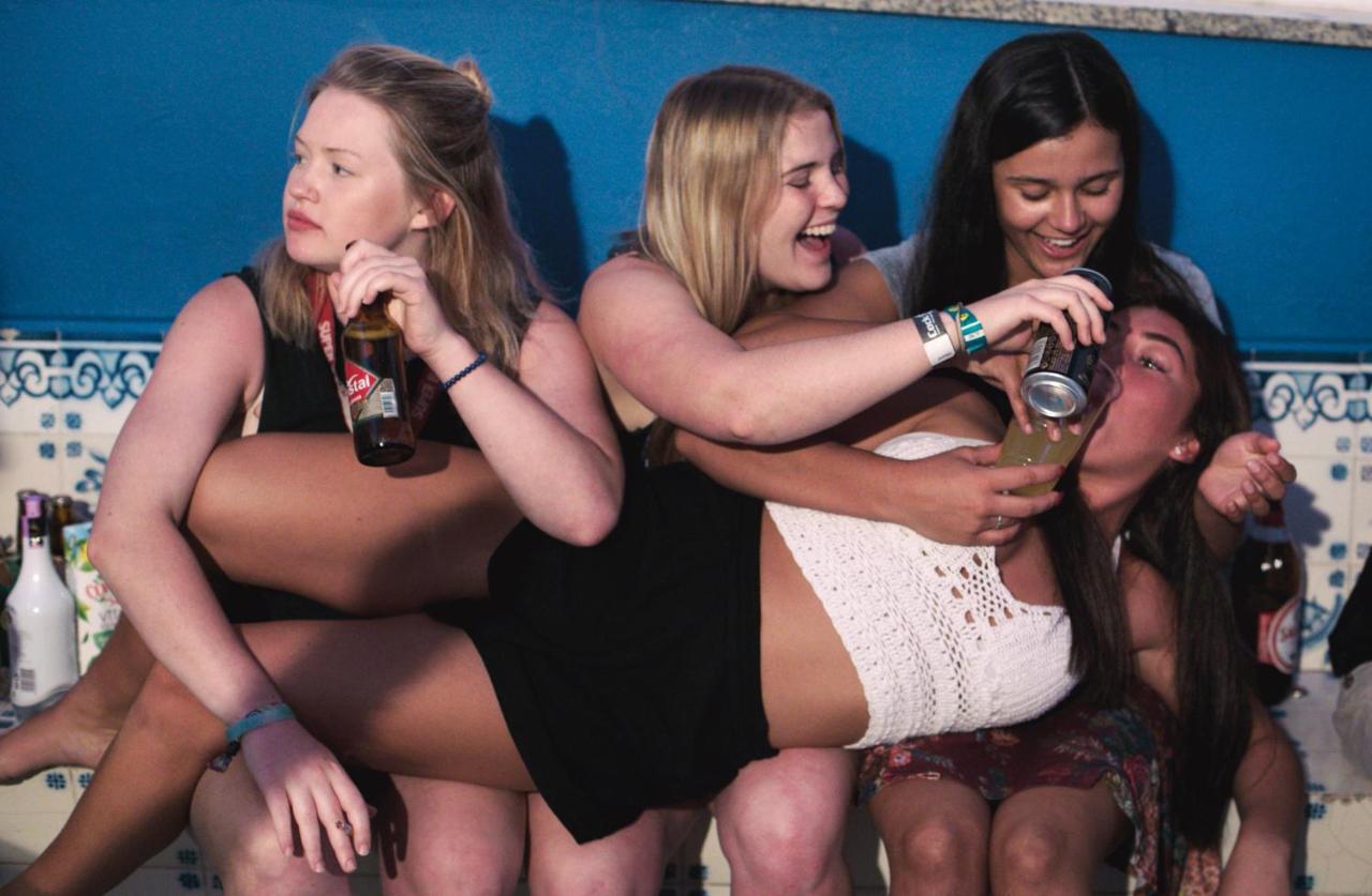 Rising Cock Party Hostel ลากอส ภายนอก รูปภาพ