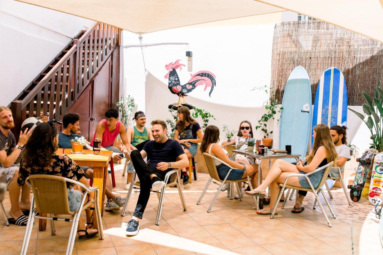 Rising Cock Party Hostel ลากอส ภายนอก รูปภาพ