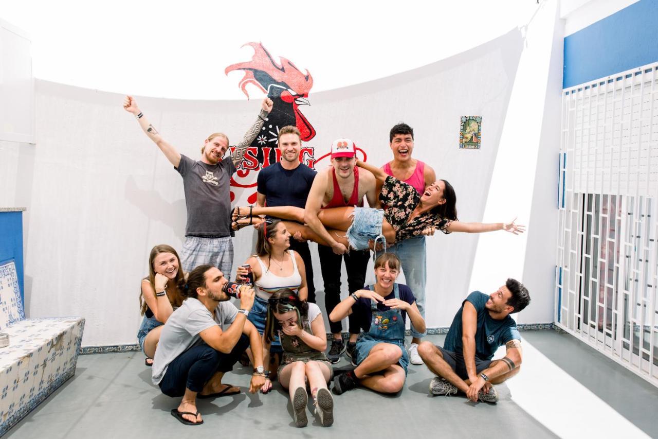 Rising Cock Party Hostel ลากอส ภายนอก รูปภาพ